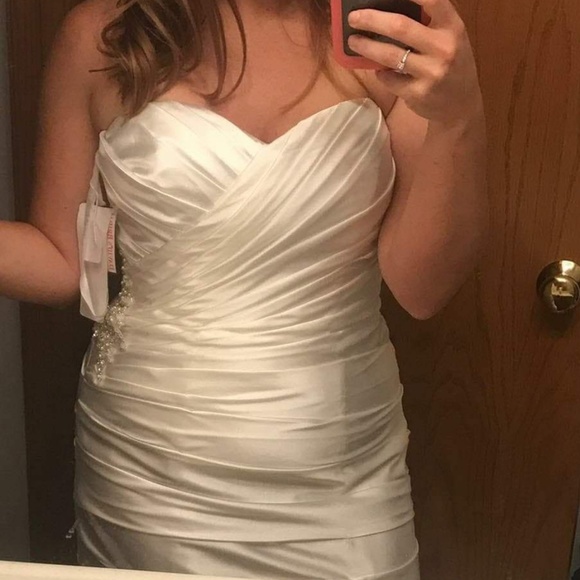 Wedding Dress - Picture 3 of 8